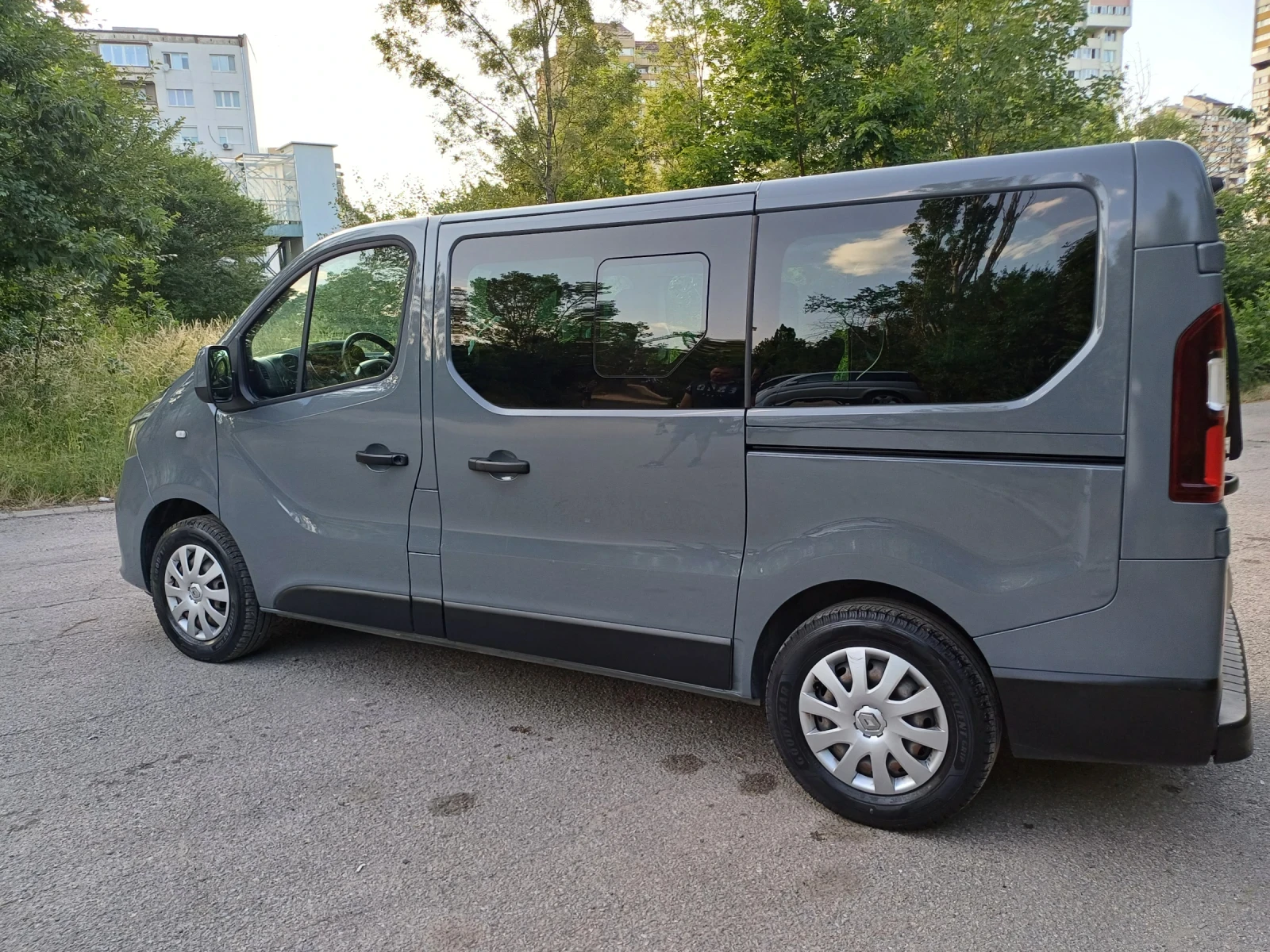 Renault Trafic 2.0 DCI 6места - изображение 7