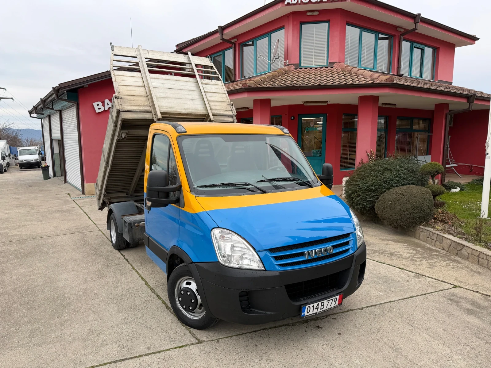 Iveco Daily 35C18* 3.0HPI* Климатик* Тристранен самосвал - изображение 2