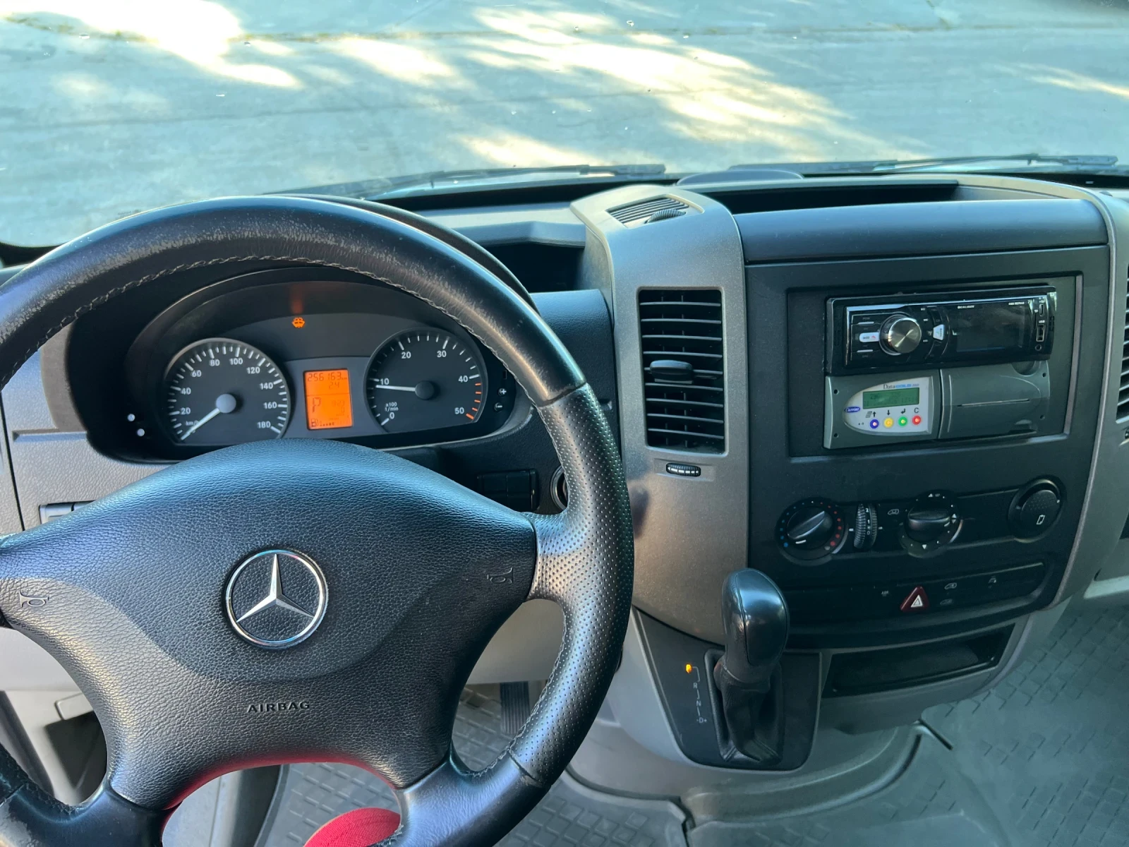 Mercedes-Benz Sprinter 315 Хладилен, снимка 11 - Бусове и автобуси - 55843648