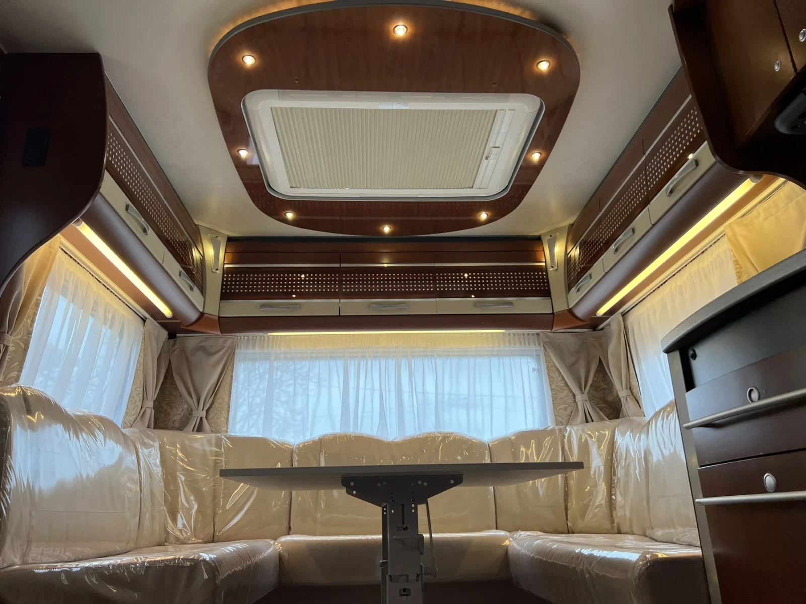 Каравана Dethleffs EXCLUSIVE VIP 675 - изображение 8