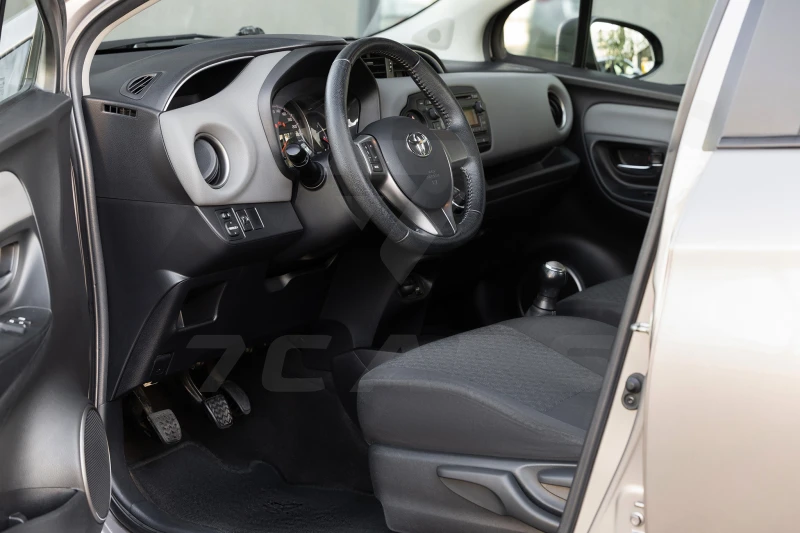 Toyota Yaris 1.0 VVT-i * ЕДИН СОБСТВЕНИК* ЛИЗИНГ* , снимка 7 - Автомобили и джипове - 47860454