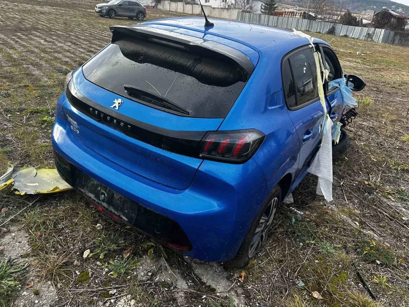 Peugeot 208, снимка 6 - Автомобили и джипове - 48620240