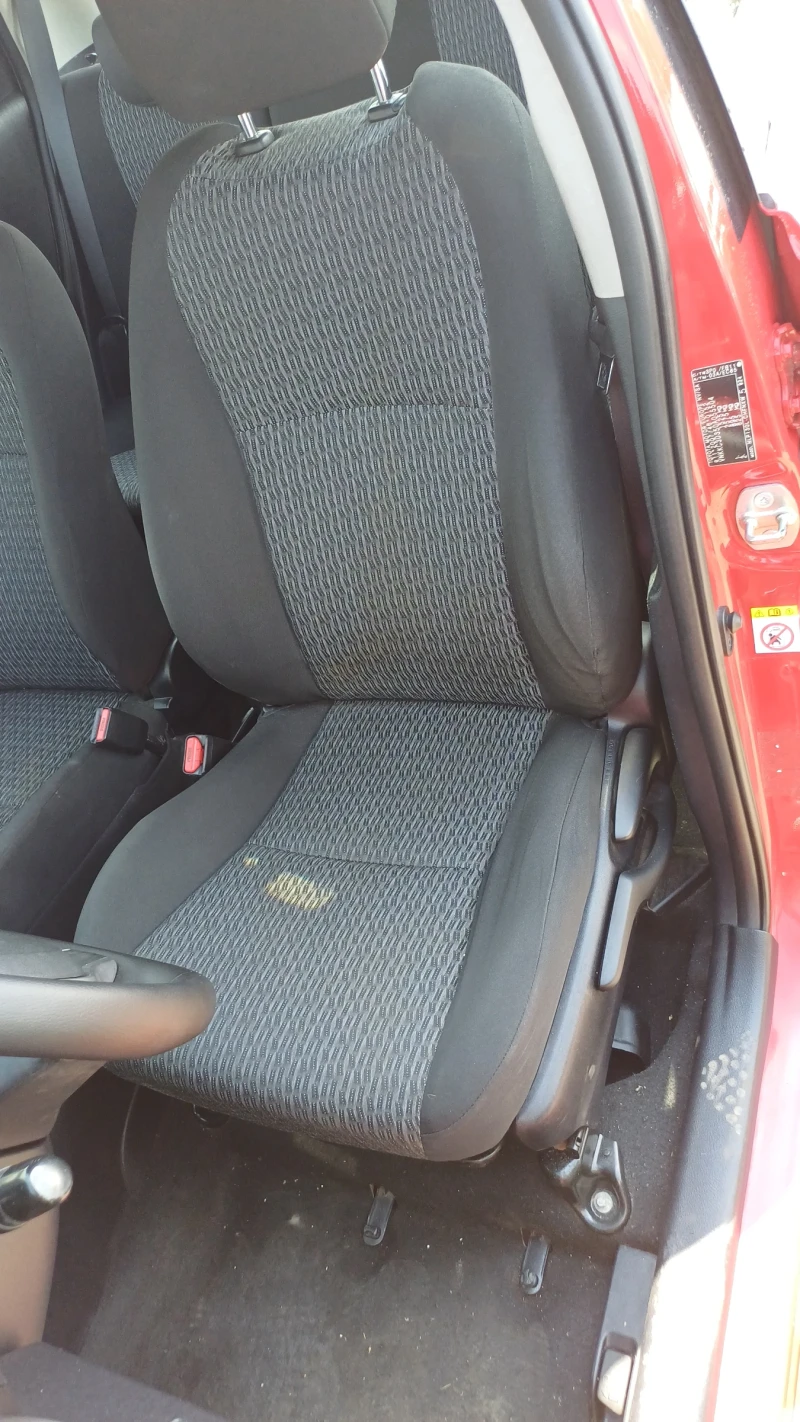 Toyota Yaris 1.4D4D EURO 5B, снимка 11 - Автомобили и джипове - 51426635