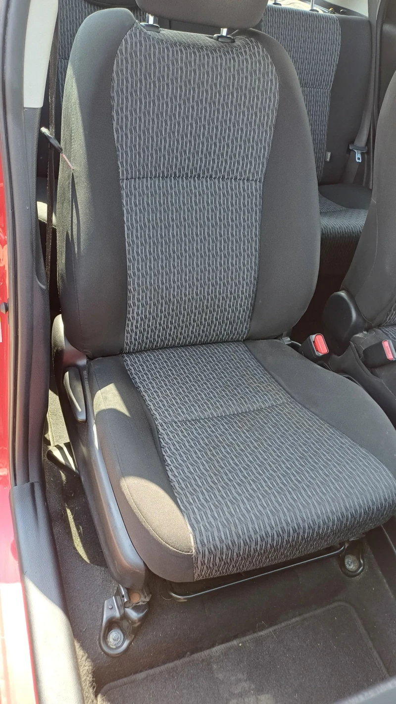 Toyota Yaris 1.4D4D EURO 5B, снимка 12 - Автомобили и джипове - 51426635