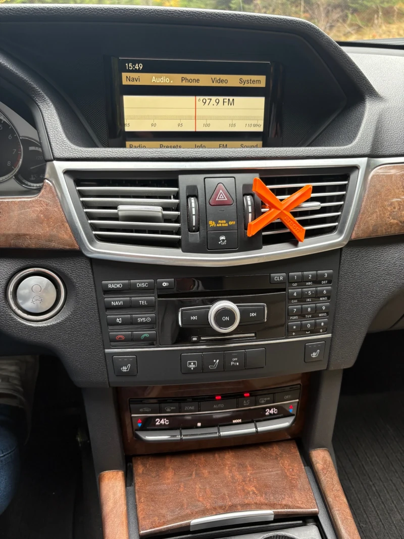 Mercedes-Benz E 350 4 Matic, снимка 15 - Автомобили и джипове - 52495153