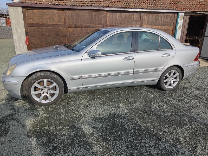 Mercedes-Benz C 220, снимка 4 - Автомобили и джипове - 52503751