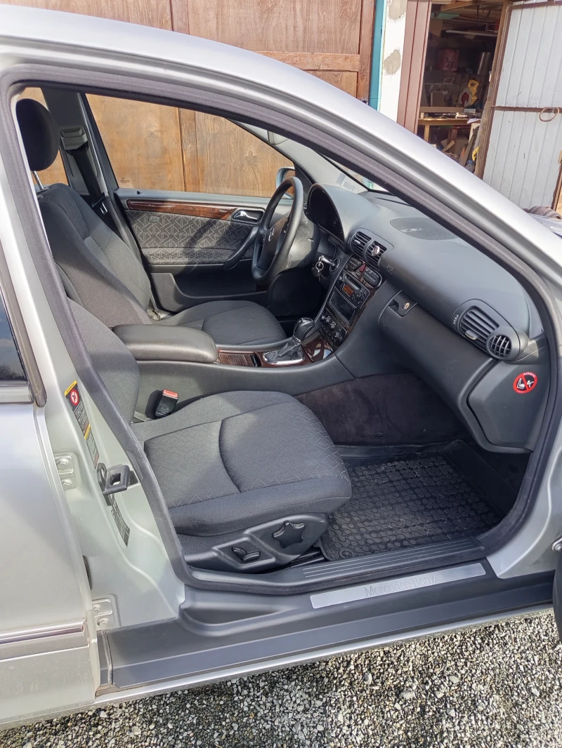 Mercedes-Benz C 220, снимка 7 - Автомобили и джипове - 52503751