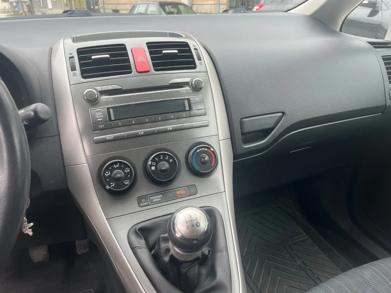 Toyota Auris, снимка 9 - Автомобили и джипове - 53112871