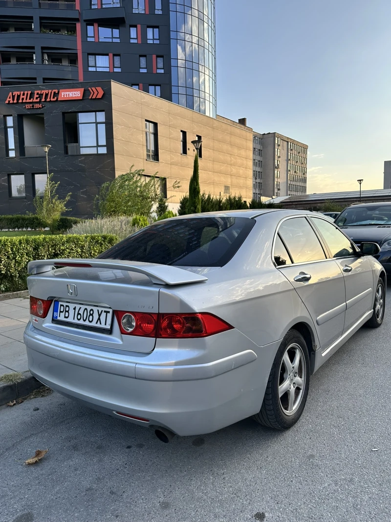 Honda Accord 2.0i-VTEC, снимка 4 - Автомобили и джипове - 53160446