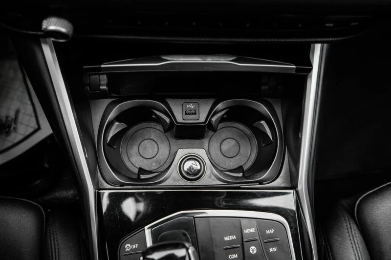 BMW 330 i* XDRIVE* ШИБИДАХ* ПОДГРЕВ* КАМЕРА* CARPLAY, снимка 12 - Автомобили и джипове - 53599645