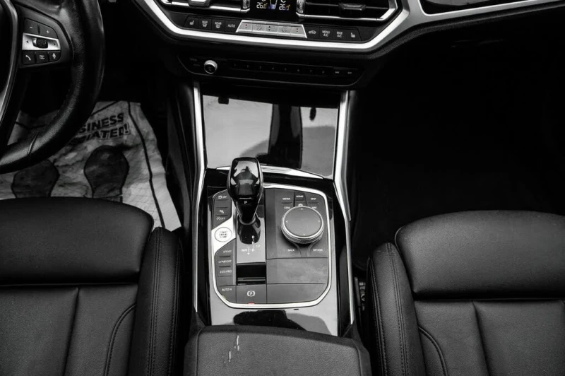 BMW 330 i* XDRIVE* ШИБИДАХ* ПОДГРЕВ* КАМЕРА* CARPLAY, снимка 13 - Автомобили и джипове - 53599645