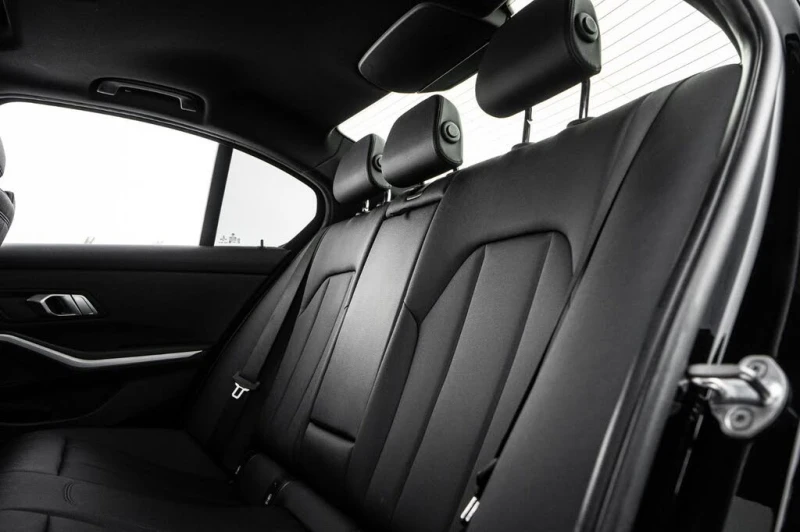 BMW 330 i* XDRIVE* ШИБИДАХ* ПОДГРЕВ* КАМЕРА* CARPLAY, снимка 14 - Автомобили и джипове - 53599645