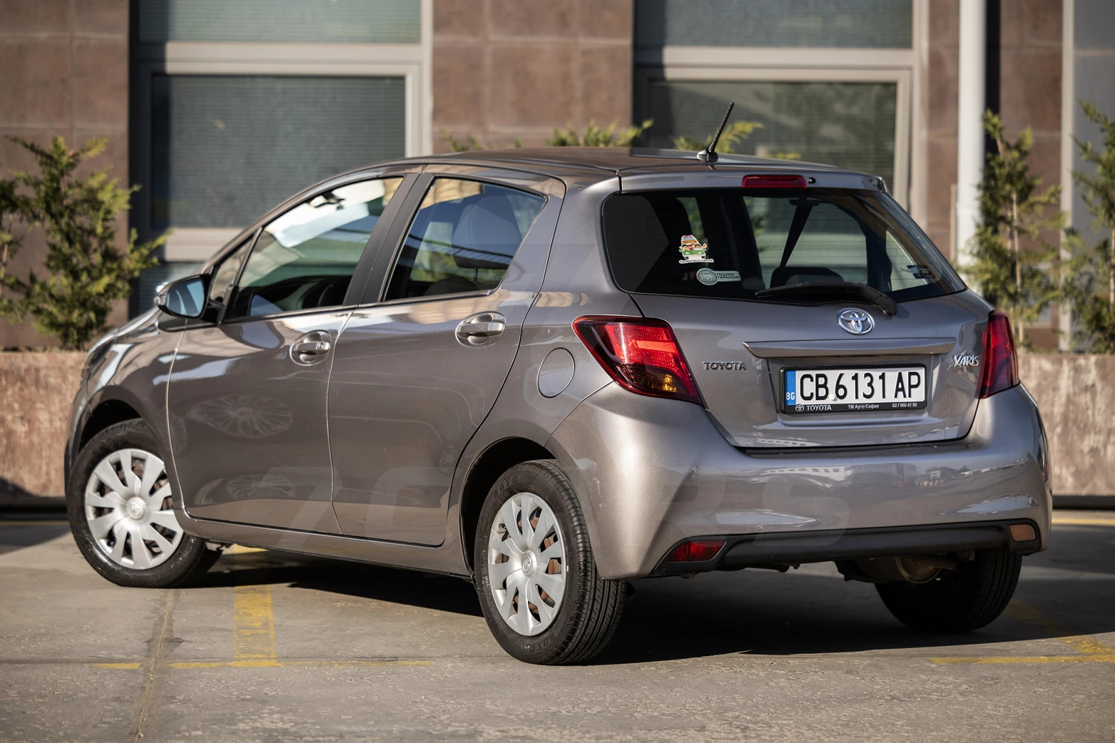 Toyota Yaris 1.0 VVT-i * ЕДИН СОБСТВЕНИК* ЛИЗИНГ*  - изображение 4