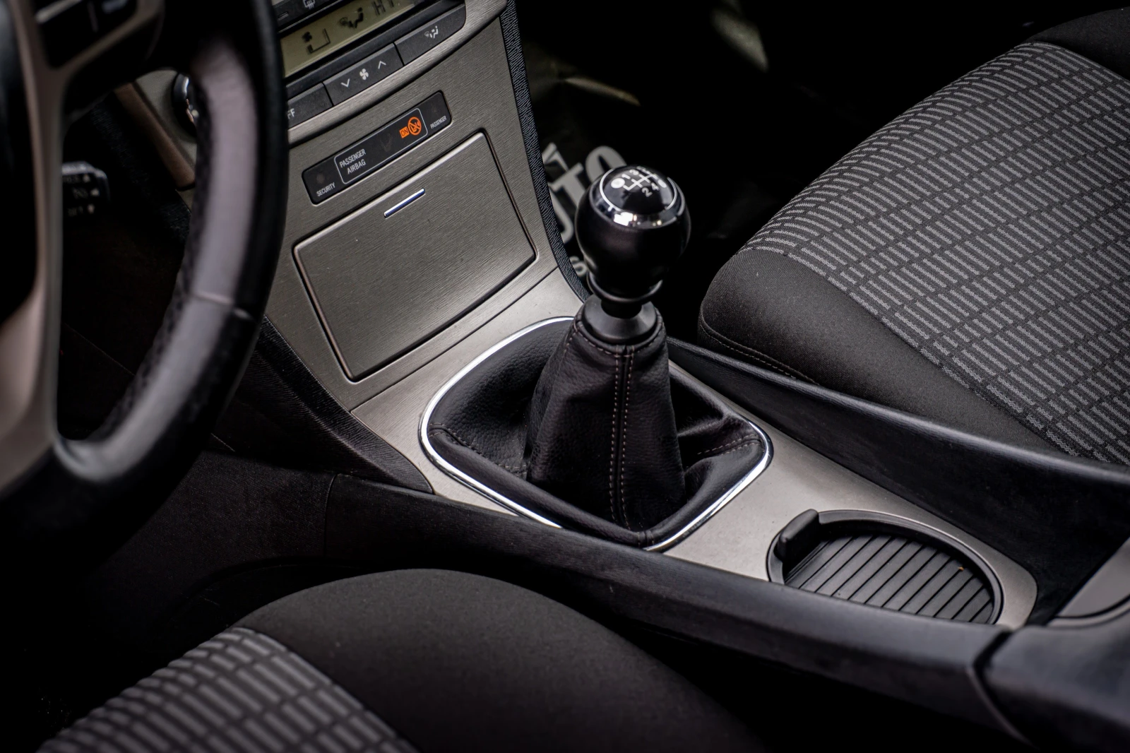 Toyota Avensis 1.8 VVT-i |   |  |  | !!! | Mobile.bg   12