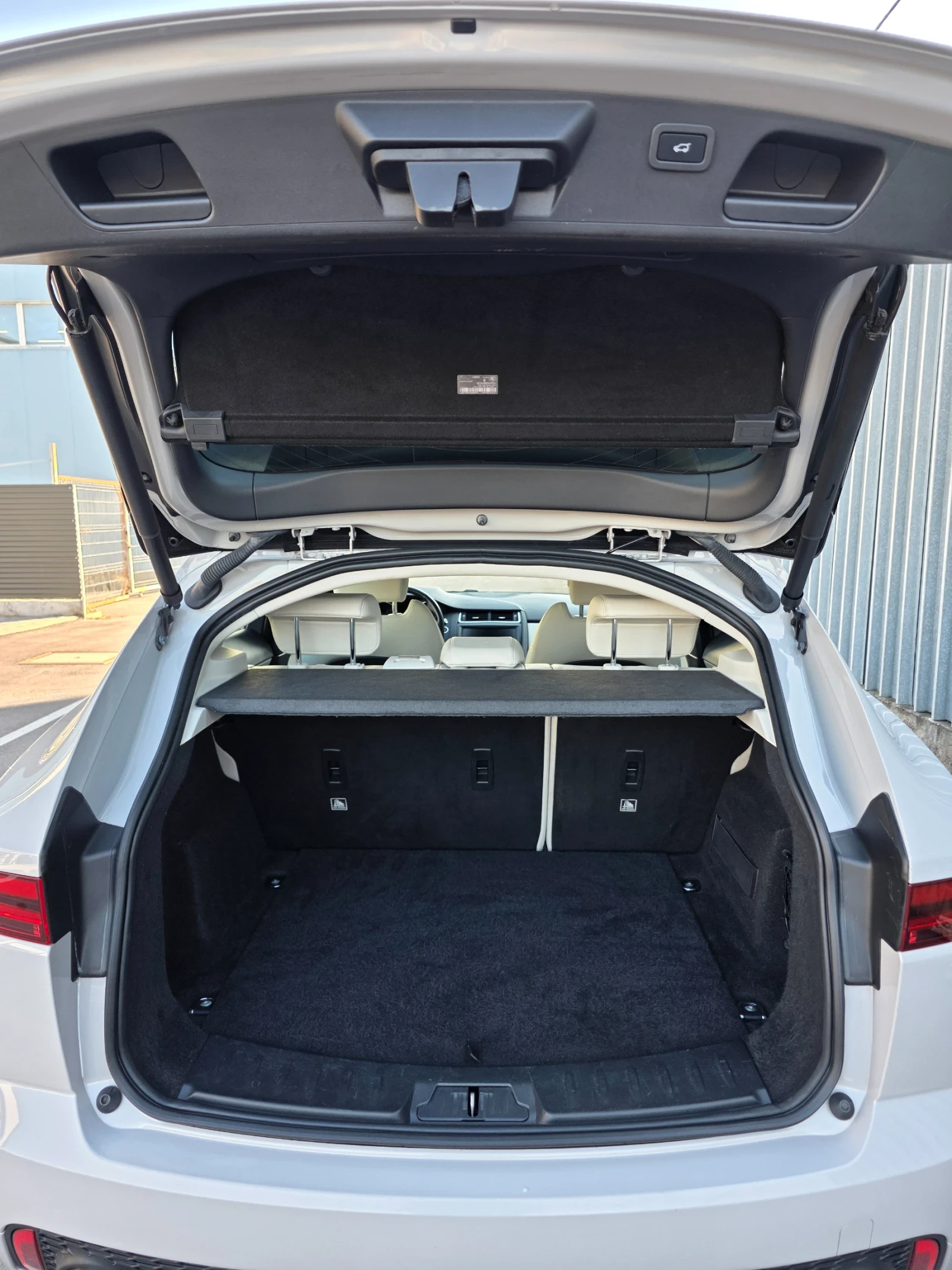 Jaguar E-pace 2.0 SE R DYNAMIC P250  | Mobile.bg   17