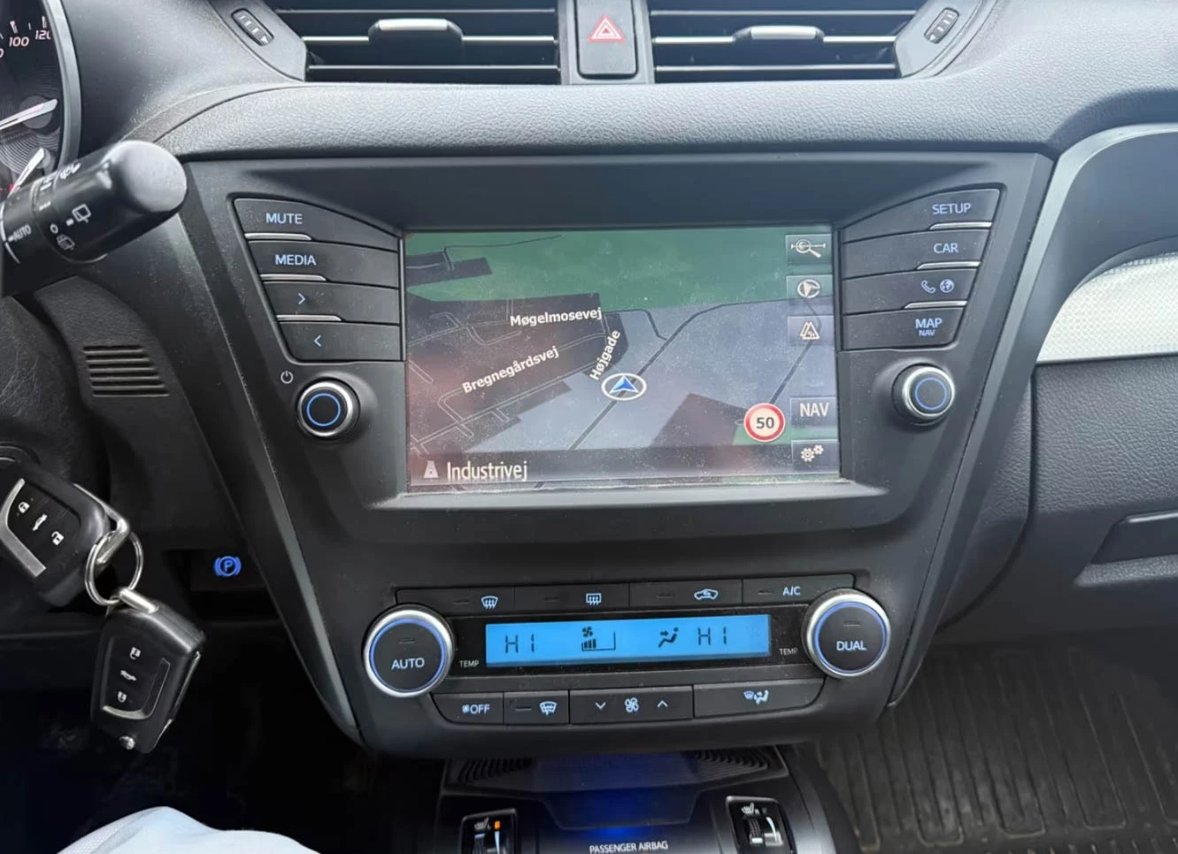 Toyota Avensis 1.8 бензин | ТОП! Очакван внос! С Гаранция - изображение 8