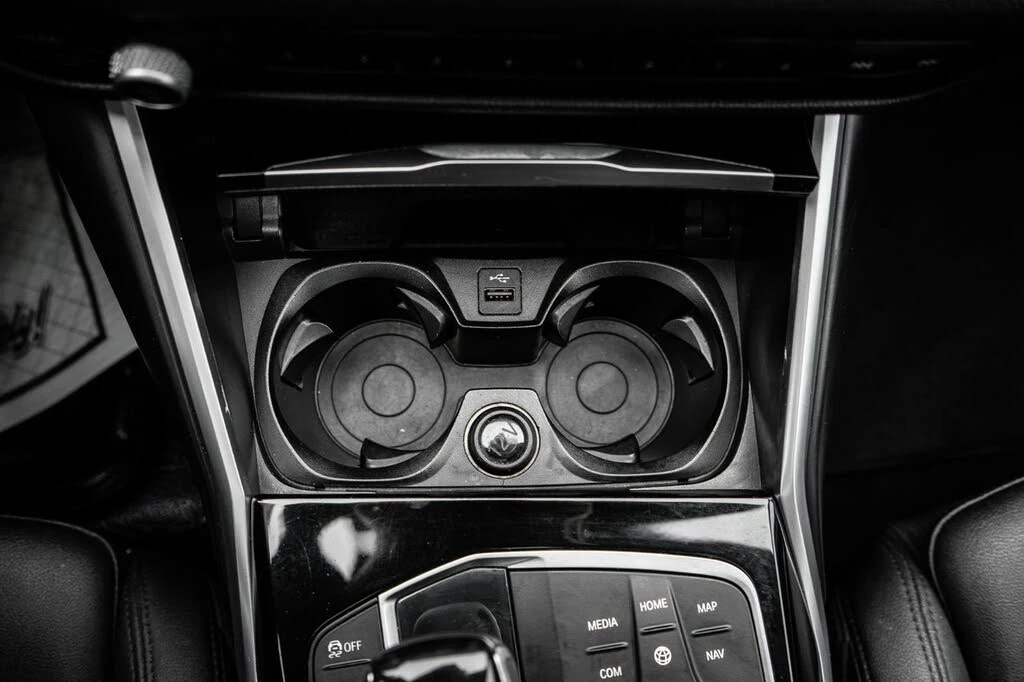 BMW 330 i* XDRIVE* �������* �������* ������* CARPLAY | Mobile.bg � ����������� 12