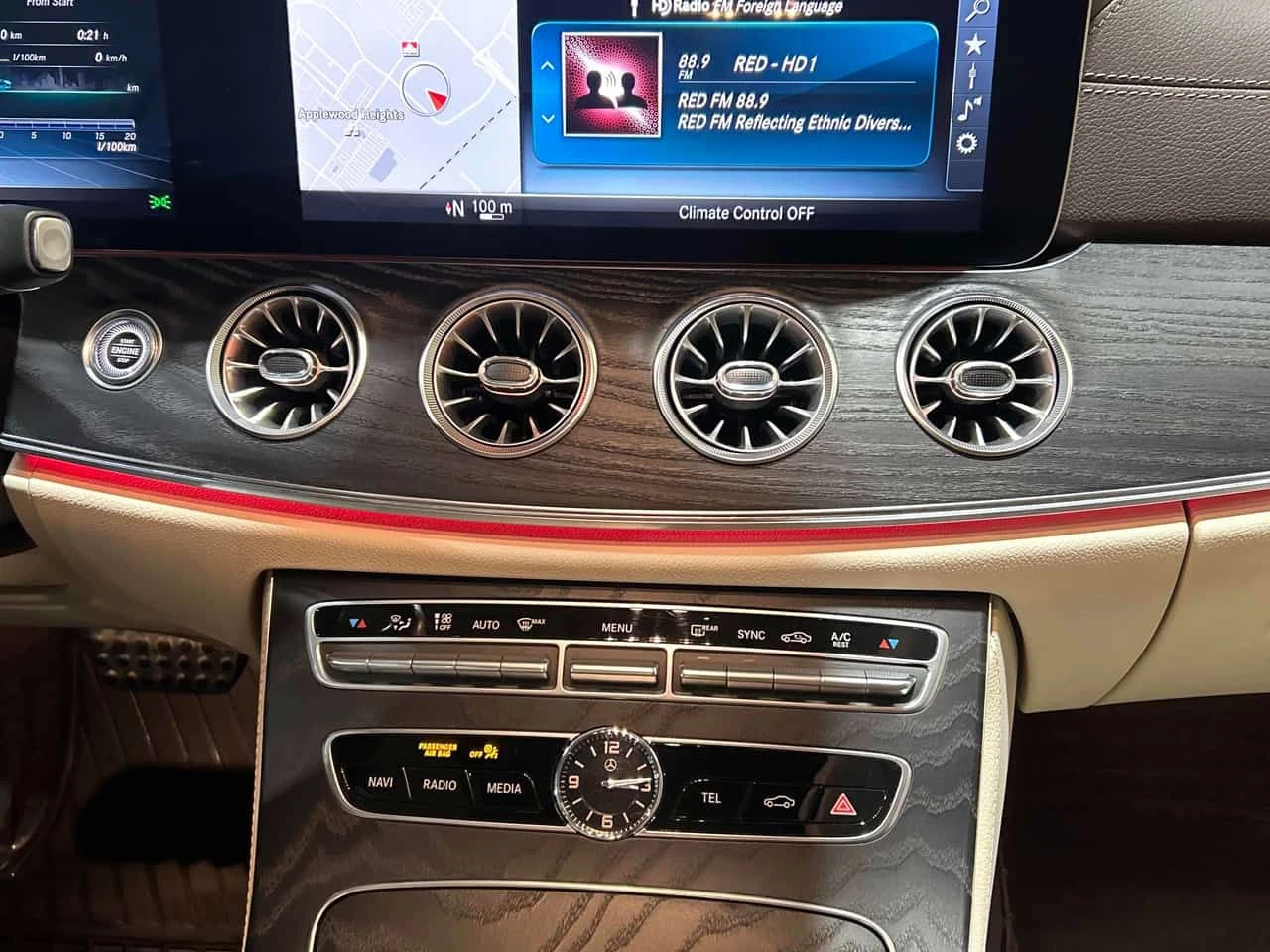 Mercedes-Benz E 450 * 360 КАМЕРА* ДИСТРОНИК* ОБДУХВАНЕ* ПАНО* AMBIENT*, снимка 11 - Автомобили и джипове - 54191859