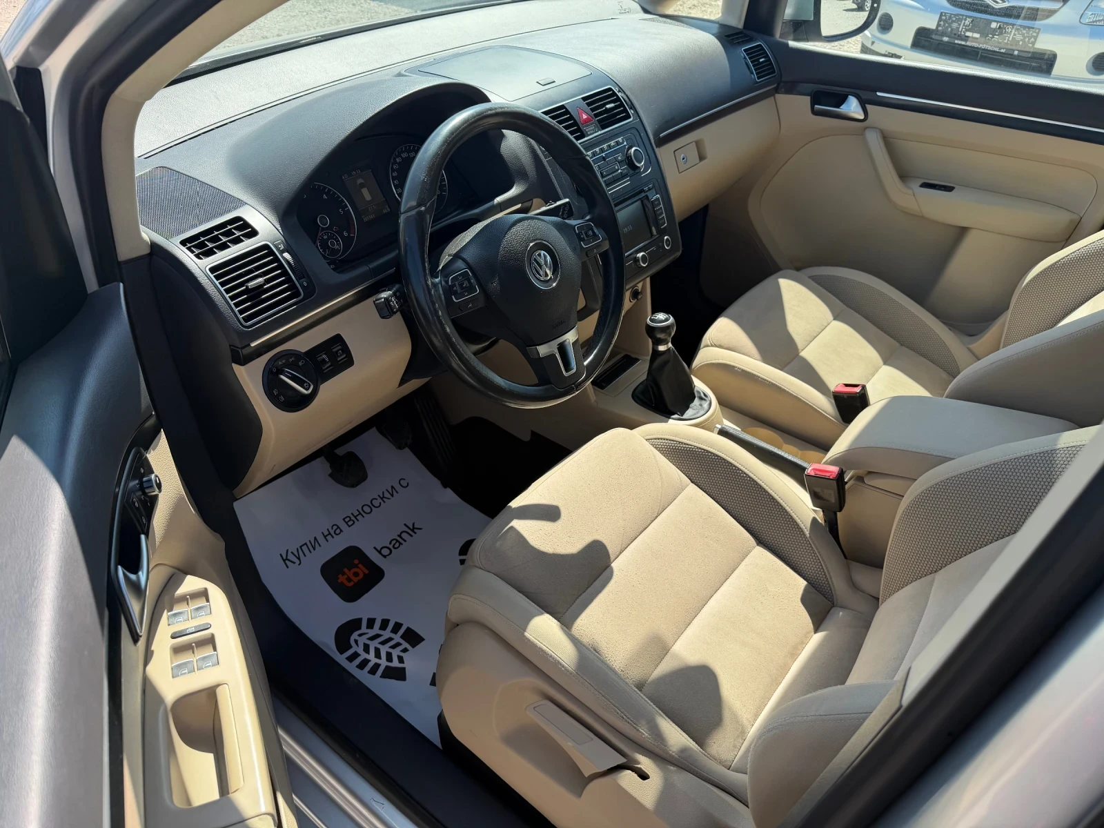 VW Touran 2.0/140кс Панорама, Кожа, Ксенон, Лед фарове, Нави, снимка 9 - Автомобили и джипове - 54667266