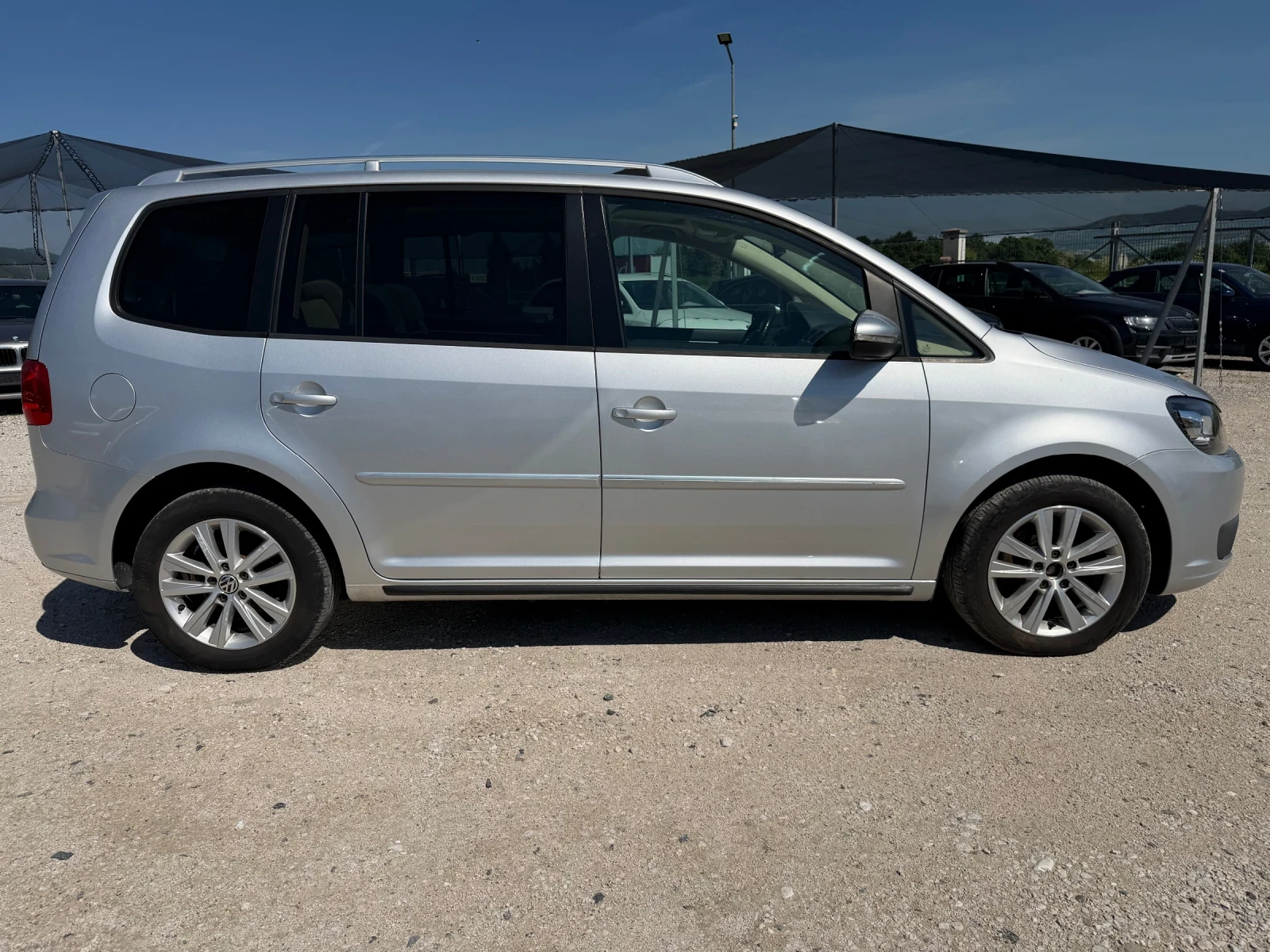 VW Touran 2.0/140кс Панорама, Кожа, Ксенон, Лед фарове, Нави, снимка 8 - Автомобили и джипове - 54667266