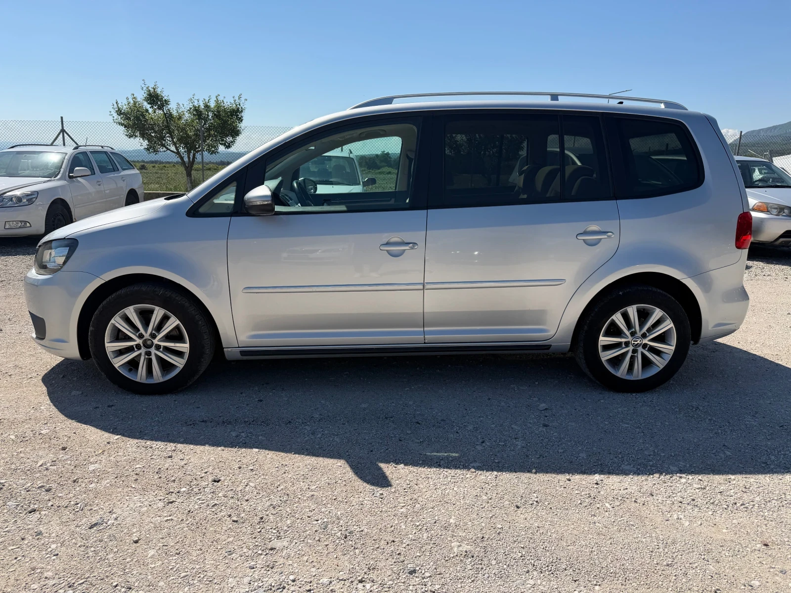 VW Touran 2.0/140кс Панорама, Кожа, Ксенон, Лед фарове, Нави, снимка 4 - Автомобили и джипове - 54667266