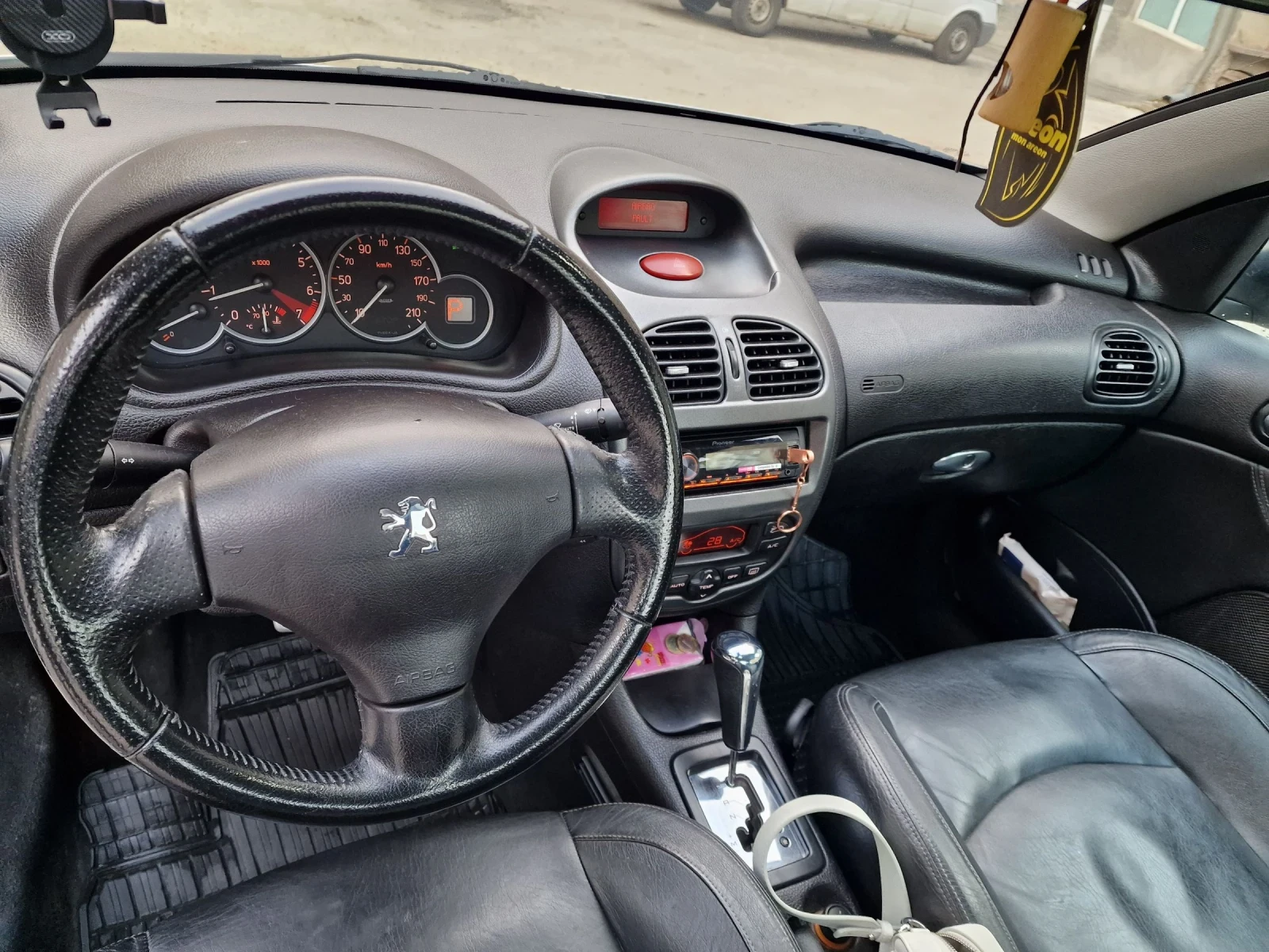 Peugeot 206 CC, снимка 8 - Автомобили и джипове - 54668494