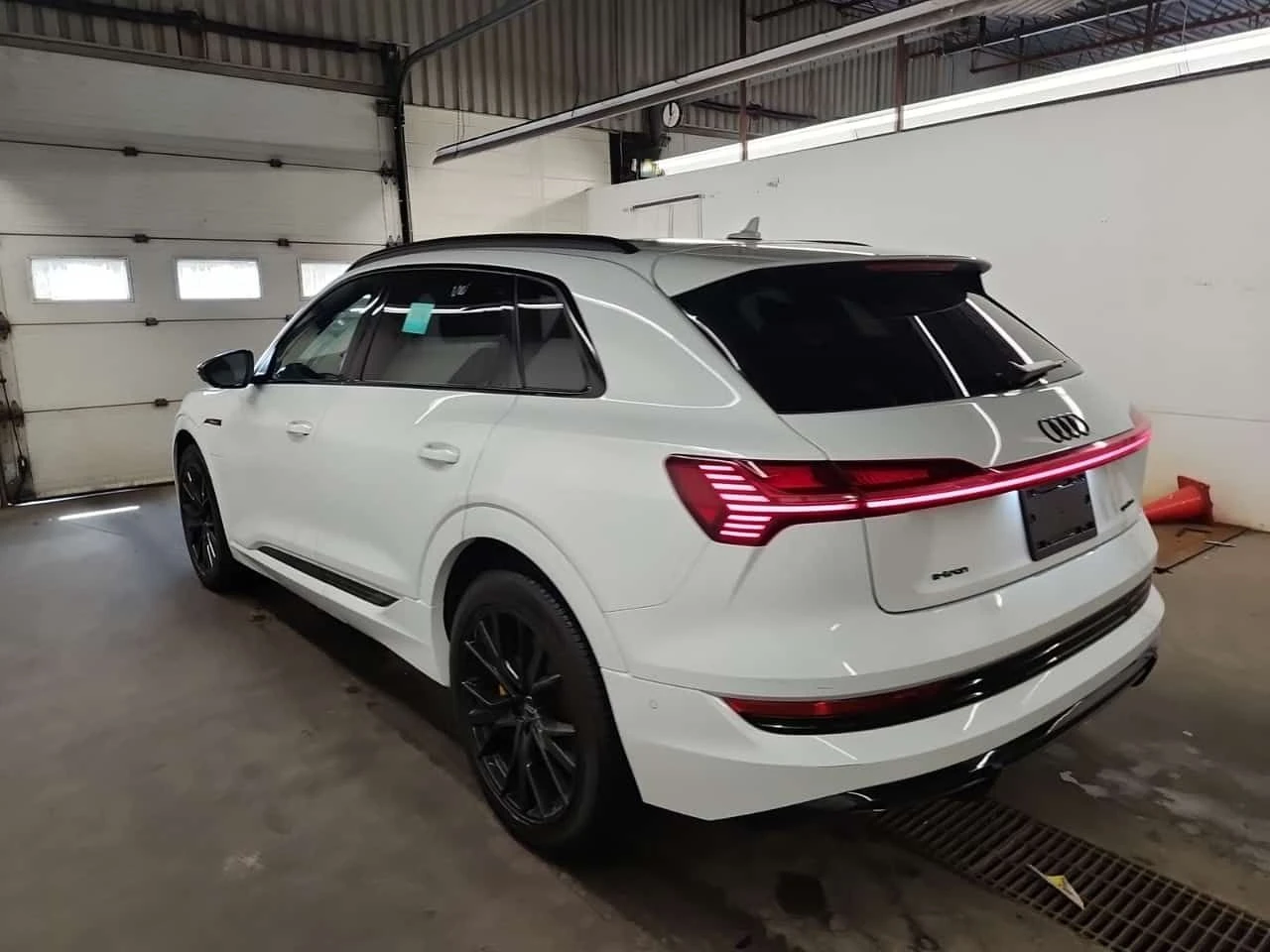Audi E-Tron * TECHNIK * CARFAX * ОПЦИЯ ЗА ФИНАНСИРАНЕ, снимка 4 - Автомобили и джипове - 55338695