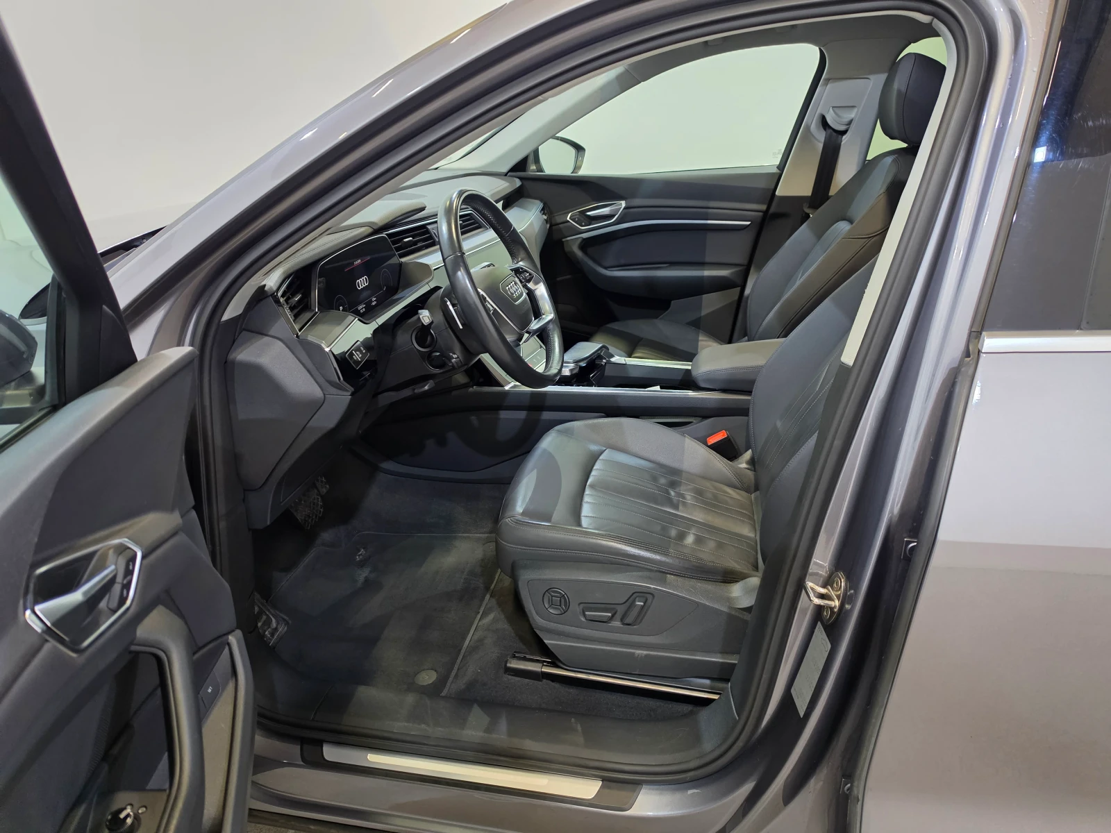 Audi E-Tron 55 Quattro Европейска Advanced Pano LED-Matrix, снимка 14 - Автомобили и джипове - 55829994