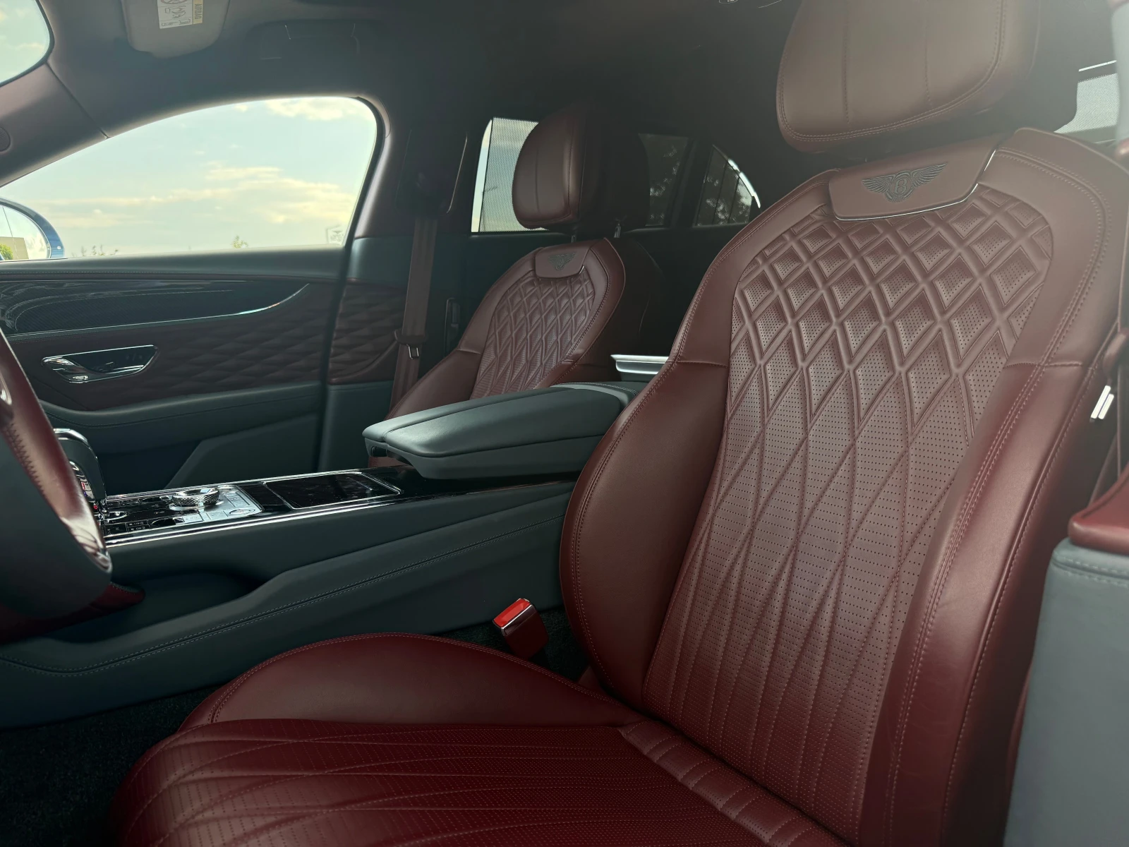 Bentley Flying Spur / W 12 / 21000 км / Soft close / Keyless / Naim /, снимка 10 - Автомобили и джипове - 55953572