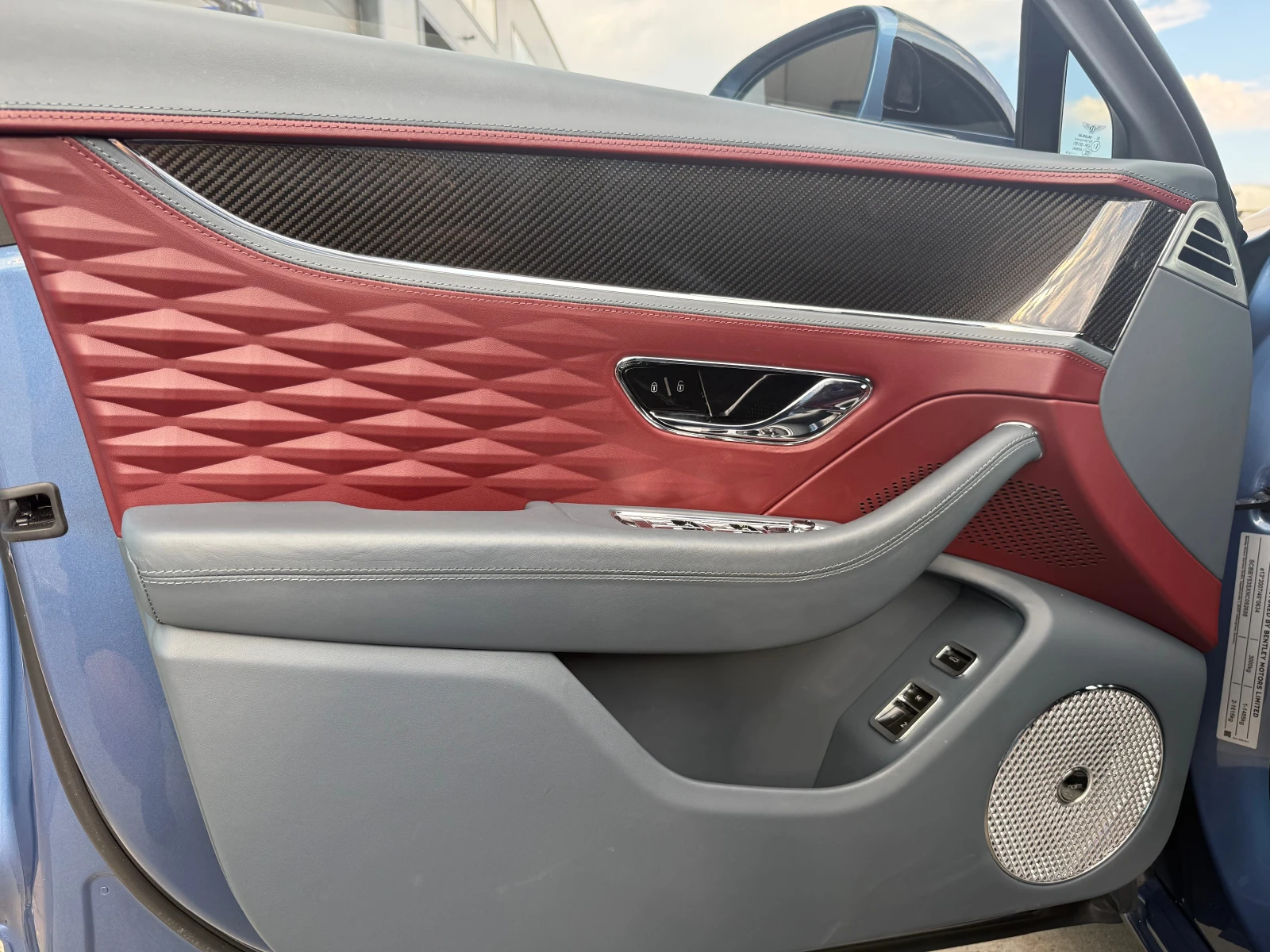 Bentley Flying Spur / W 12 / 21000 км / Soft close / Keyless / Naim /, снимка 15 - Автомобили и джипове - 55953572