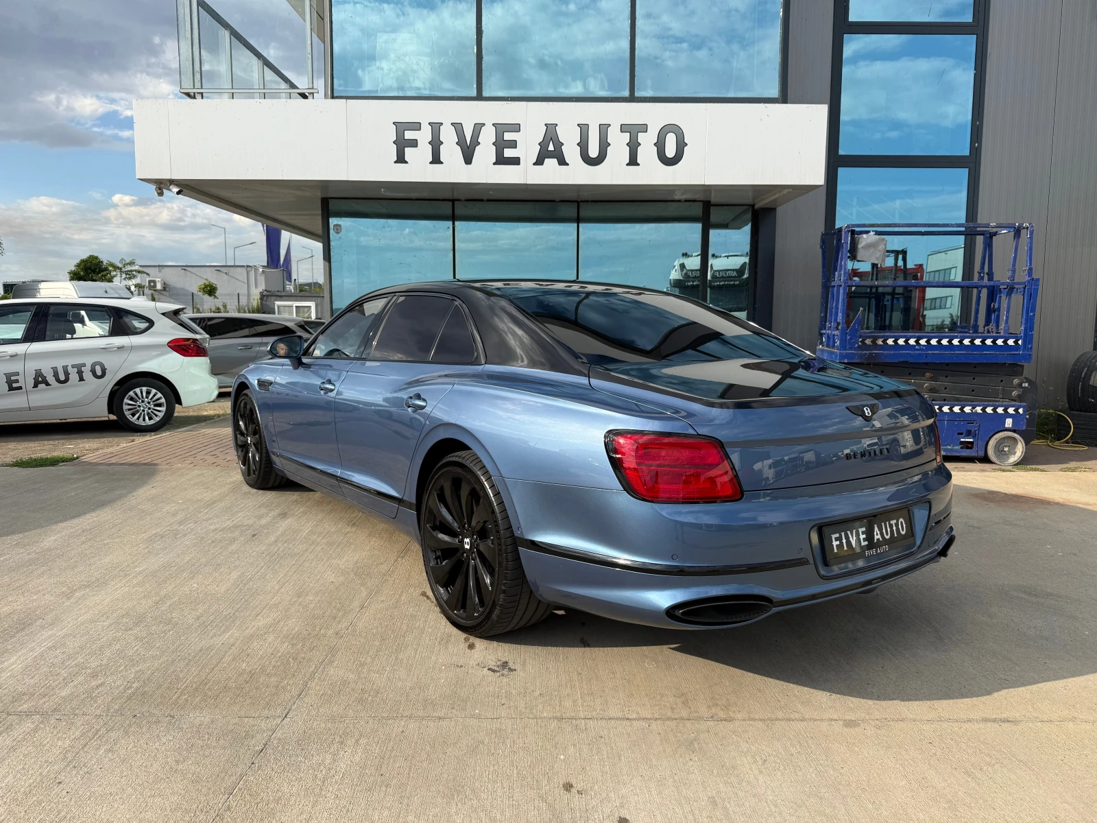 Bentley Flying Spur / W 12 / 21000 км / Soft close / Keyless / Naim /, снимка 5 - Автомобили и джипове - 55953572
