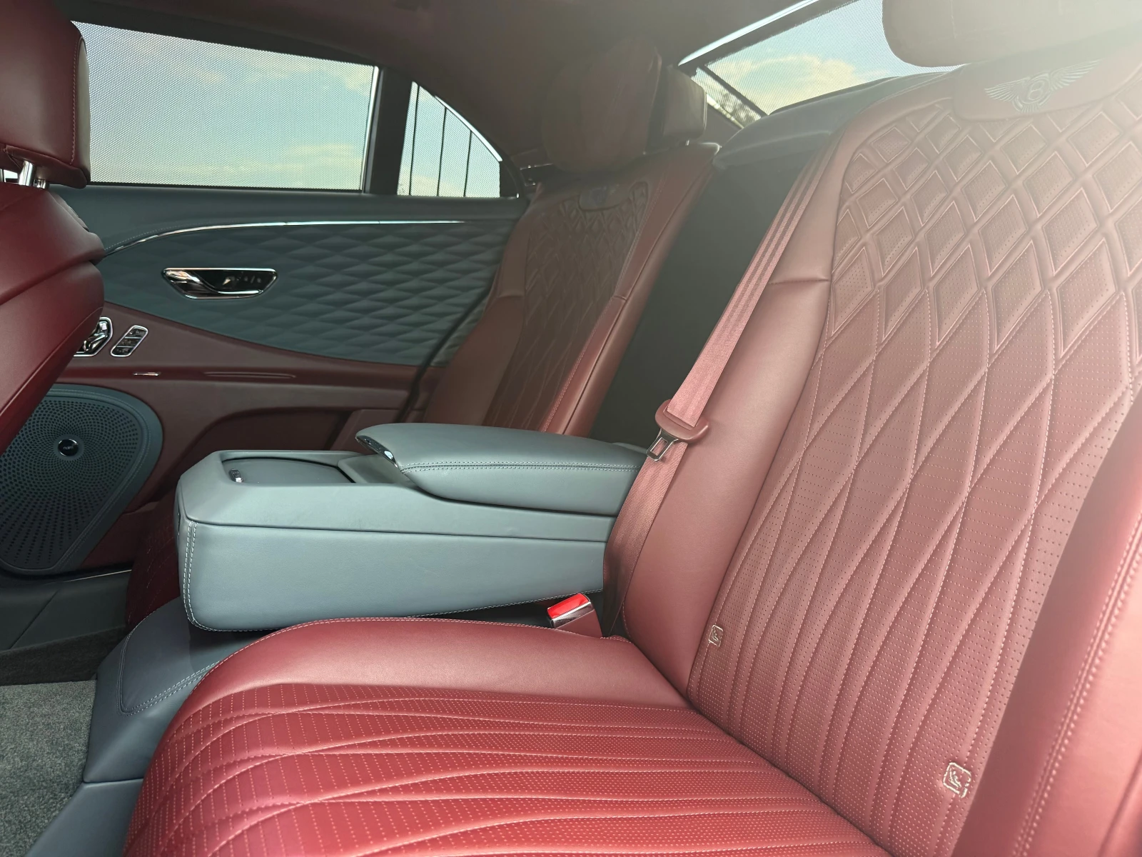 Bentley Flying Spur / W 12 / 21000 км / Soft close / Keyless / Naim /, снимка 12 - Автомобили и джипове - 55953572