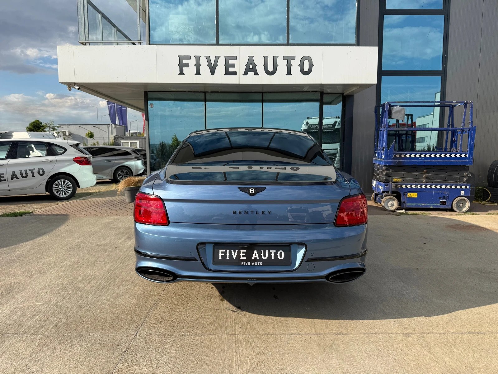 Bentley Flying Spur / W 12 / 21000 км / Soft close / Keyless / Naim /, снимка 6 - Автомобили и джипове - 55953572