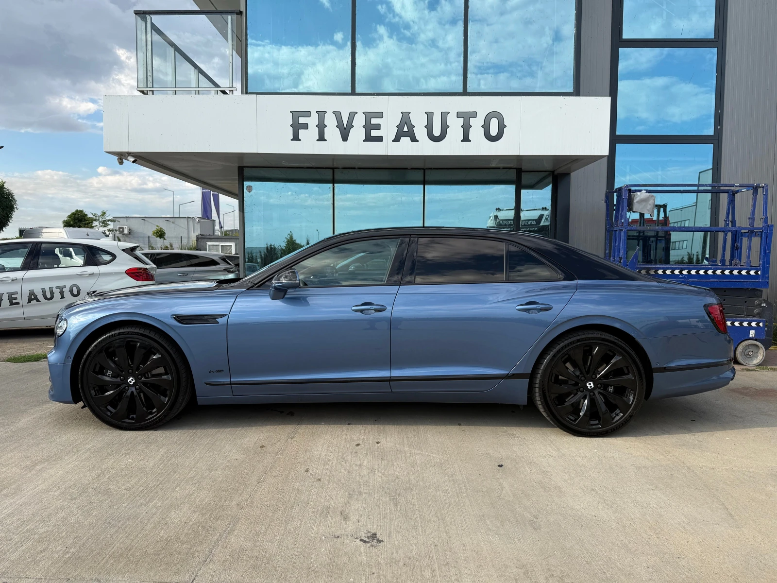 Bentley Flying Spur / W 12 / 21000 км / Soft close / Keyless / Naim /, снимка 4 - Автомобили и джипове - 55953572