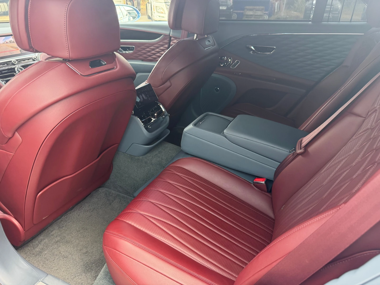 Bentley Flying Spur / W 12 / 21000 км / Soft close / Keyless / Naim /, снимка 11 - Автомобили и джипове - 55953572
