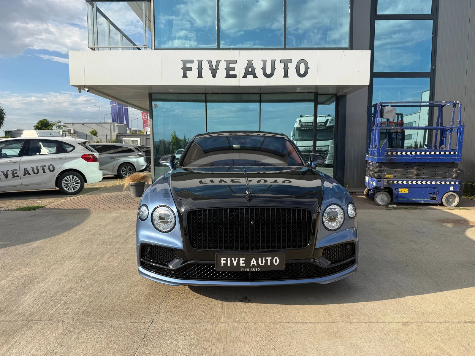 Bentley Flying Spur / W 12 / 21000 км / Soft close / Keyless / Naim /, снимка 2 - Автомобили и джипове - 55953572