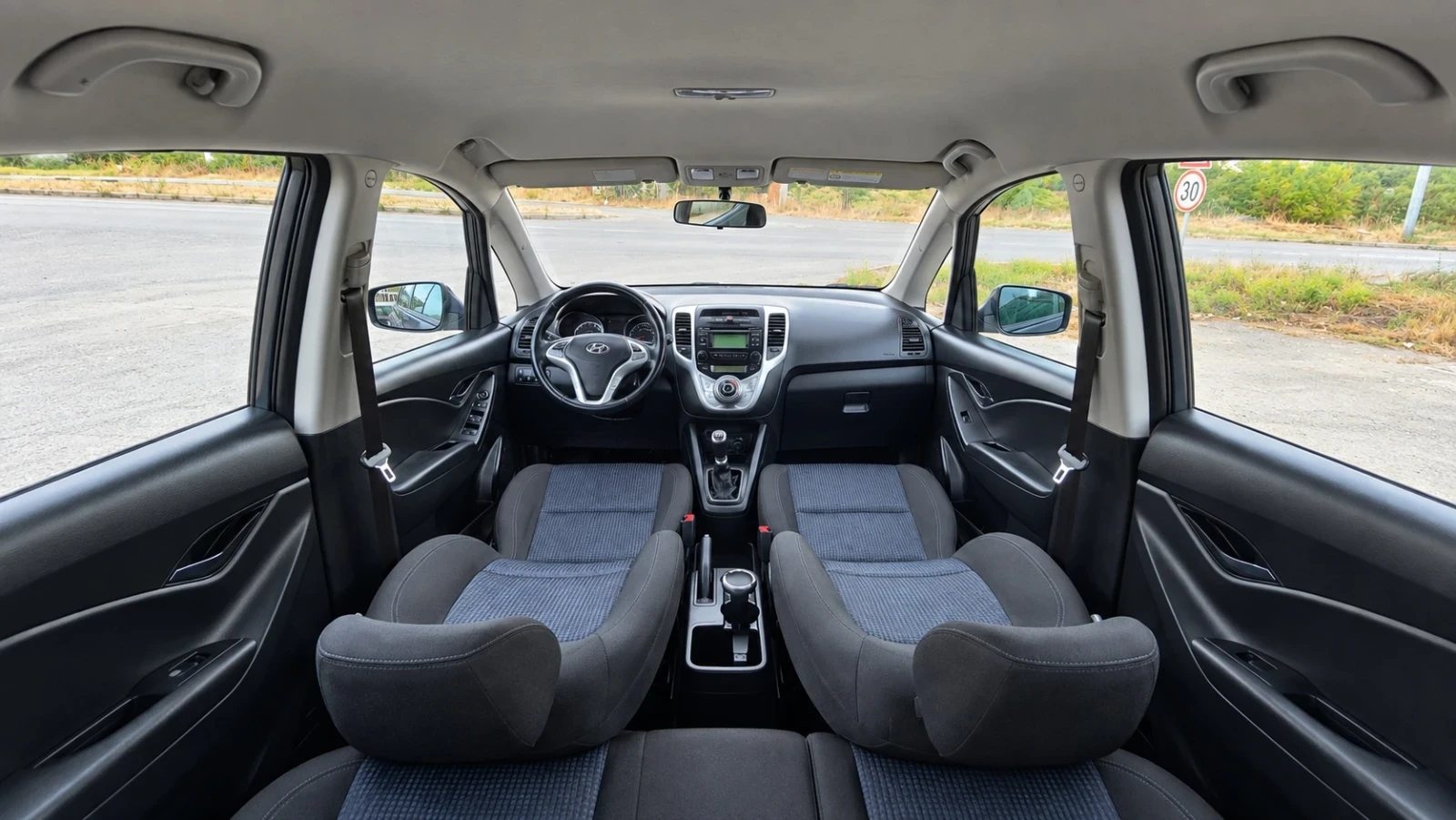 Hyundai Ix20 1.4i/КЛИМАТРОНИК/РЕАЛНИ КМ, снимка 8 - Автомобили и джипове - 56274846