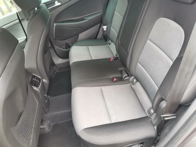 Hyundai Tucson 1.6 CRDI, снимка 12 - Автомобили и джипове - 52937372