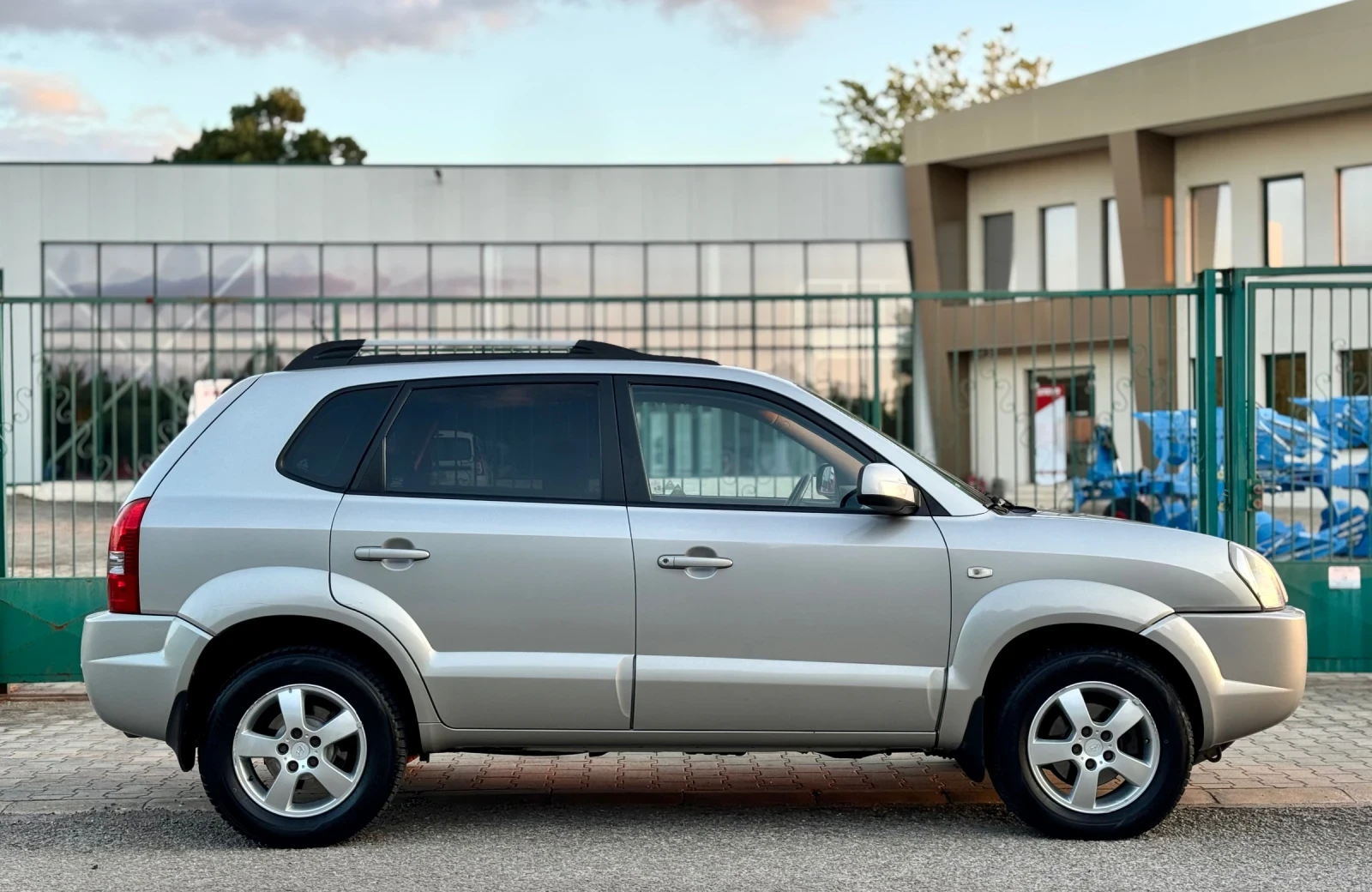 Hyundai Tucson 2.0i~140hp~4x4~FACELIFT~2009г. - изображение 4