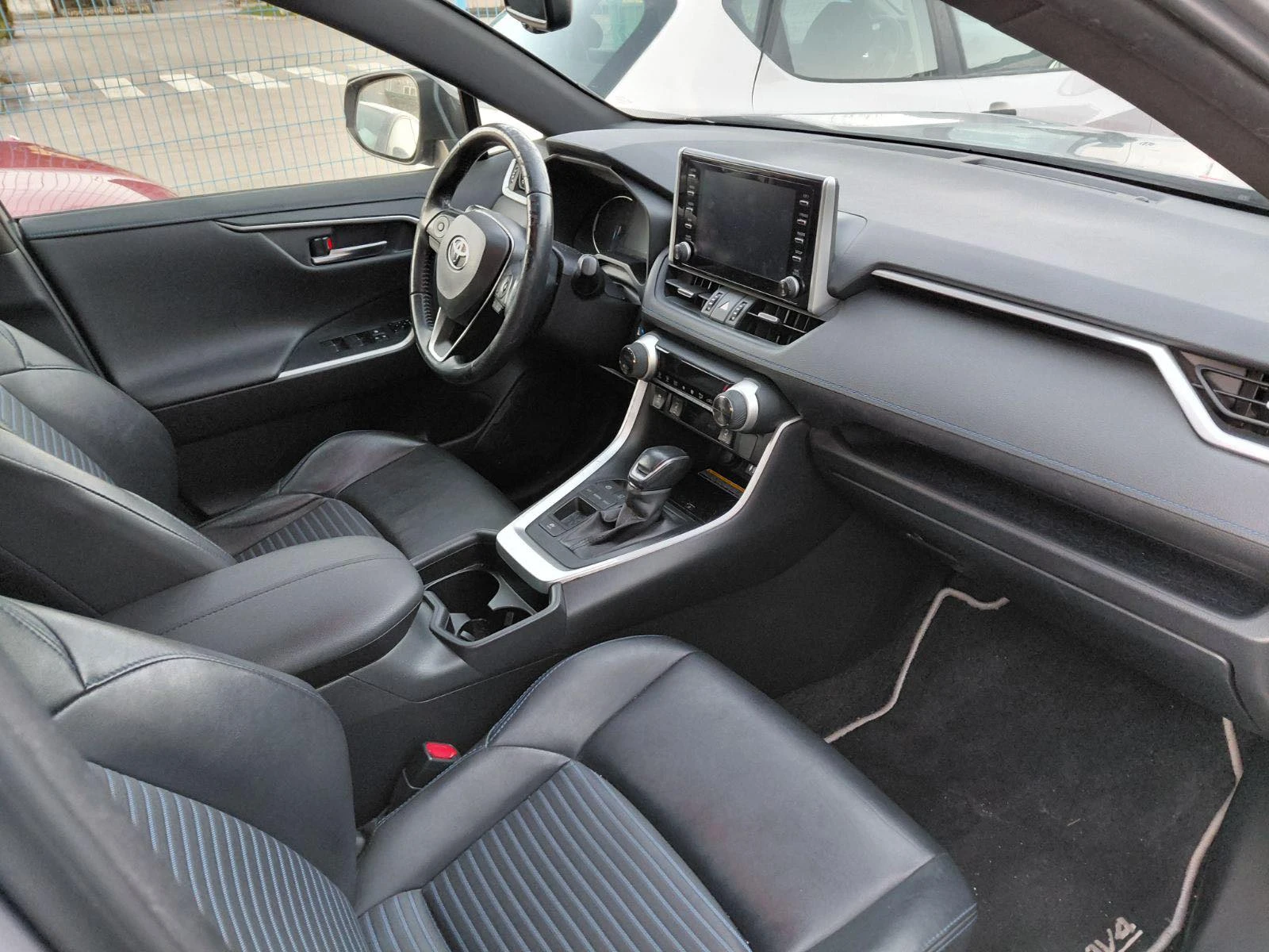 Toyota Rav4 2.5HYBRID - изображение 6