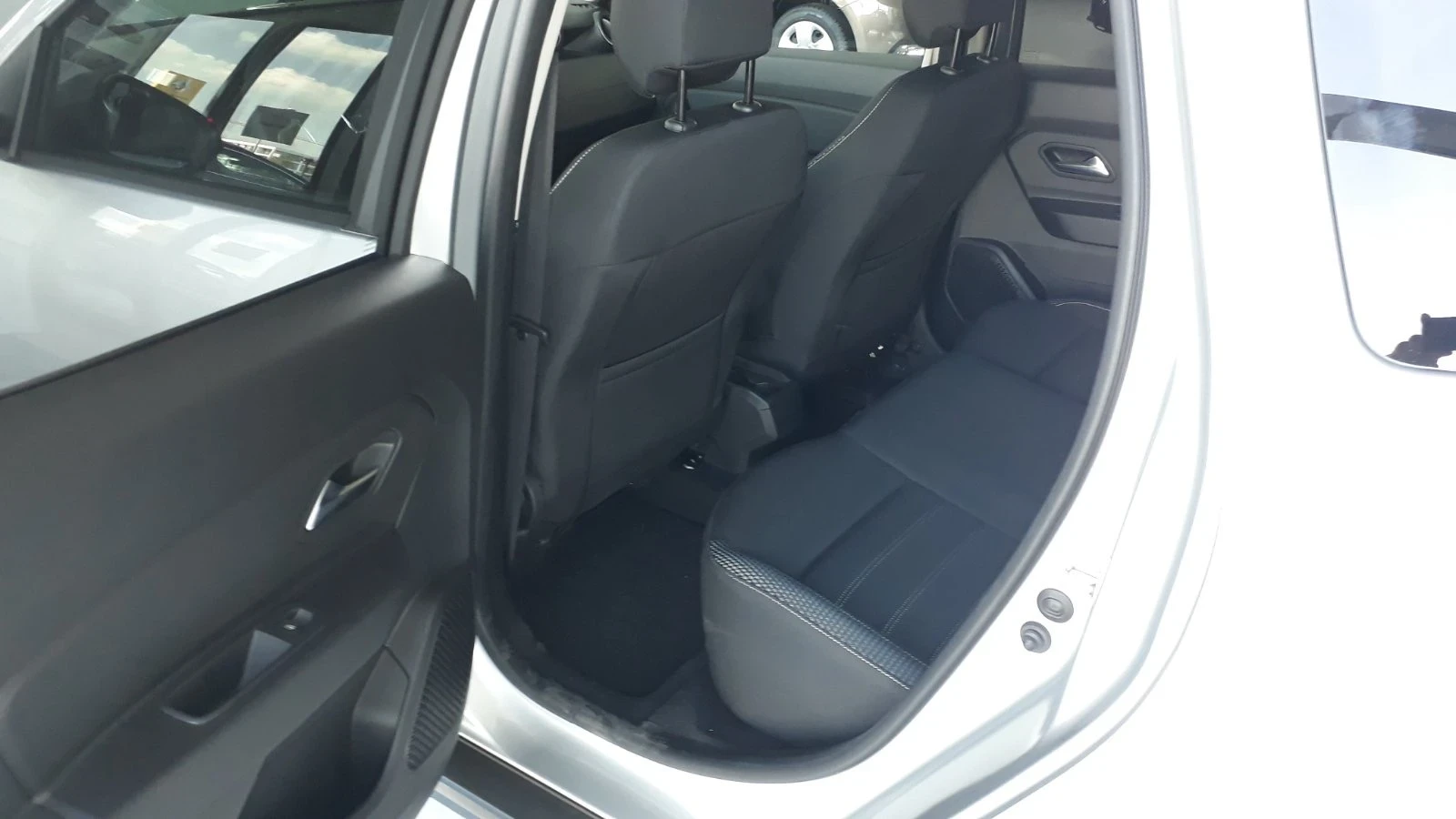 Dacia Duster, снимка 6 - Автомобили и джипове - 53822048