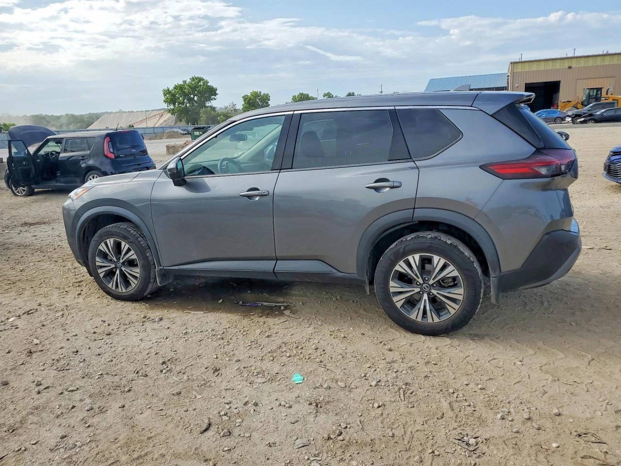 Nissan Rogue 2.5l Sv, снимка 2 - Автомобили и джипове - 56050612