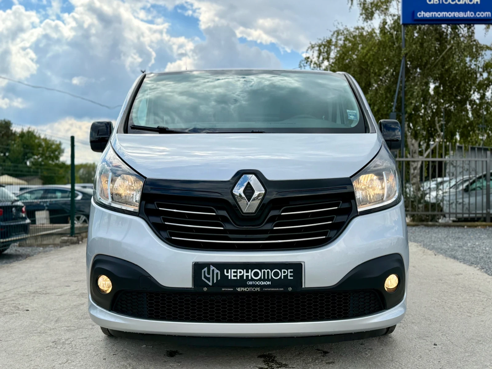 Renault Trafic 1.6 dci 125kc S&S 8+ 1 XLong Passenger - изображение 2