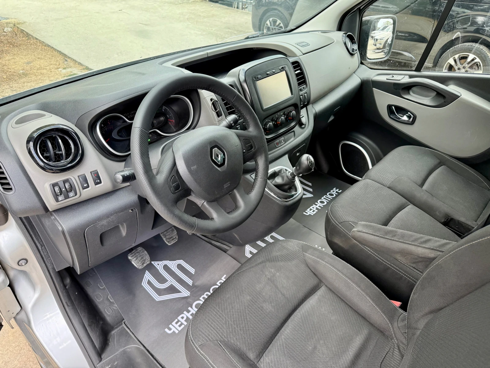 Renault Trafic 1.6 dci 125kc S&S 8+ 1 XLong Passenger - изображение 9