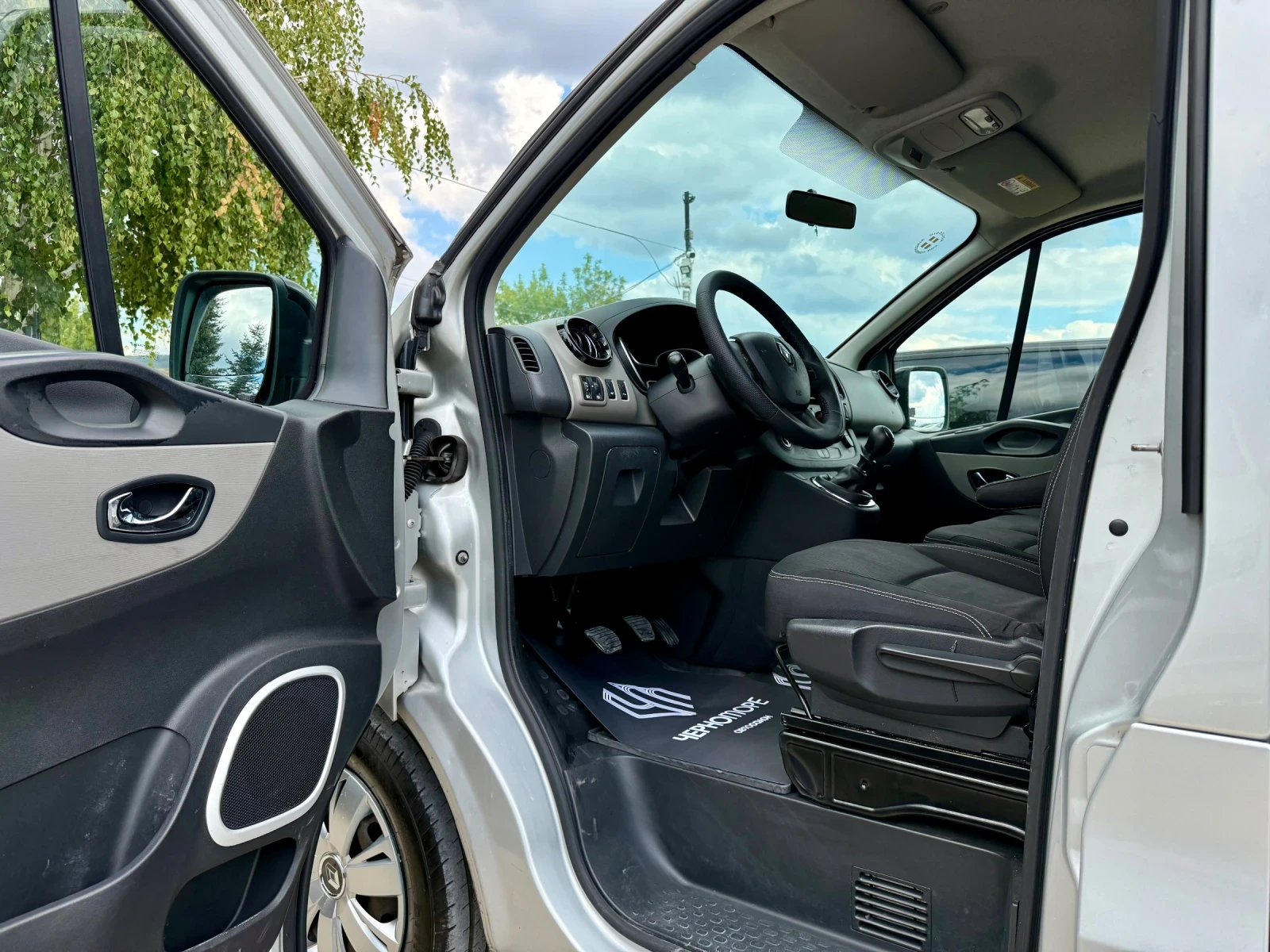 Renault Trafic 1.6 dci 125kc S&S 8+ 1 XLong Passenger - изображение 8