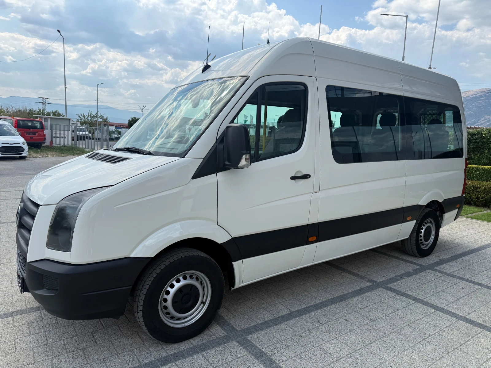VW Crafter 2.5TDI 9-местен + Рампа Климатроник , снимка 3 - Бусове и автобуси - 55561424