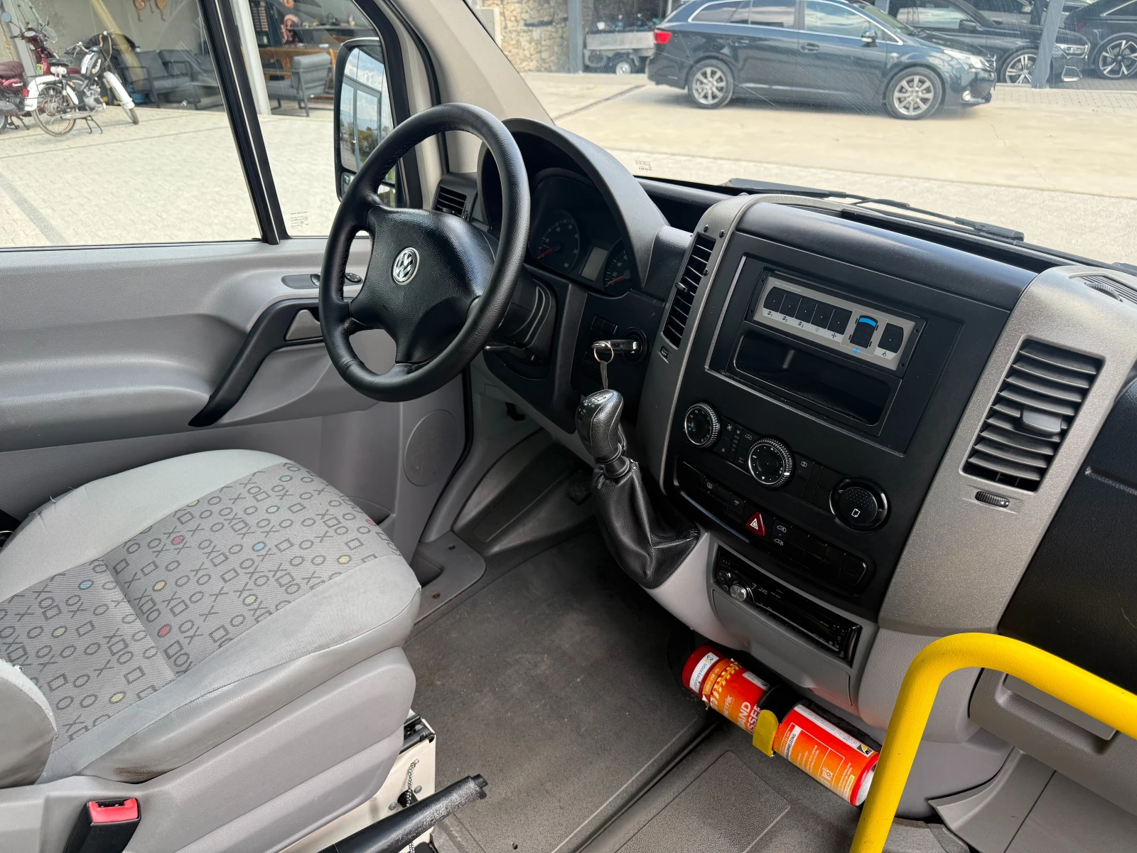 VW Crafter 2.5TDI 9-местен + Рампа Климатроник , снимка 9 - Бусове и автобуси - 55561424