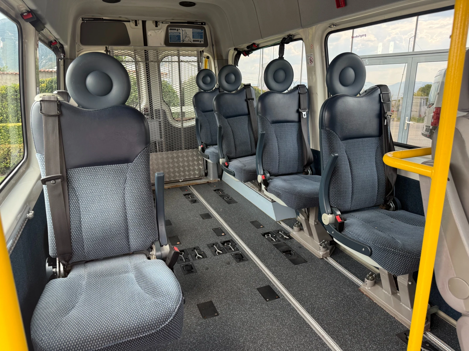 VW Crafter 2.5TDI 9-местен + Рампа Климатроник , снимка 10 - Бусове и автобуси - 55561424