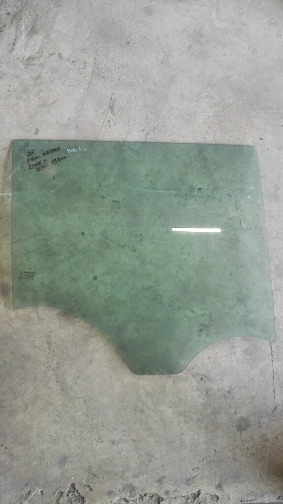 Стъкло задно дясно Рено Меган комби (1)