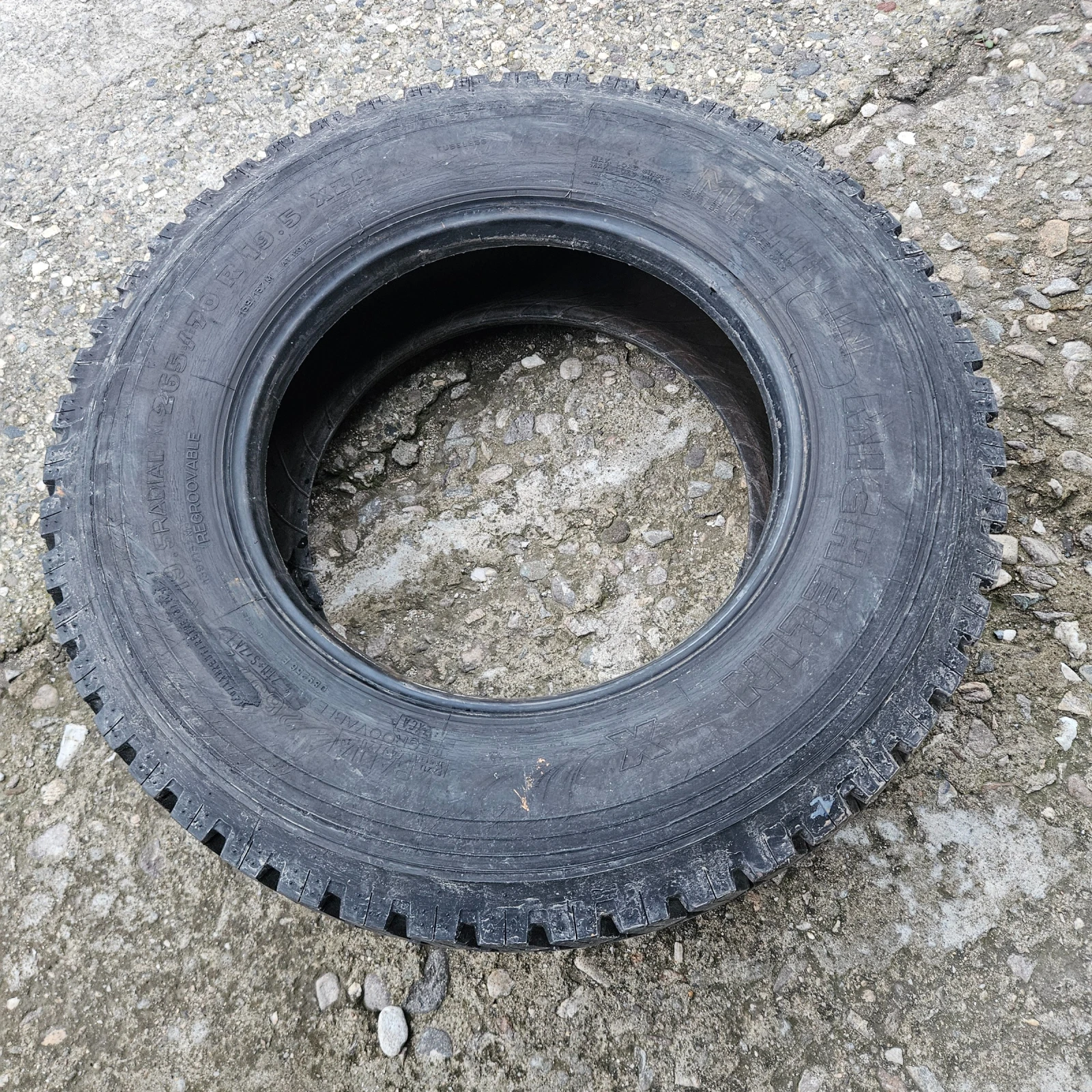 Гуми, снимка 3 - Гуми и джанти - 54030571